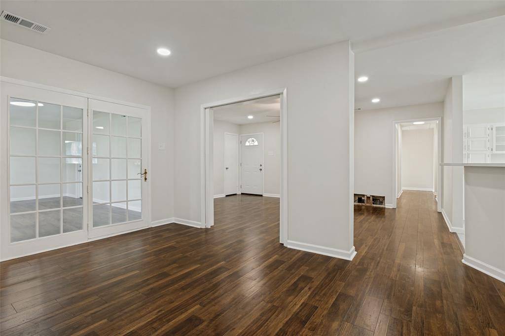 3811 Rolinda Drive, Dallas, TX 75211