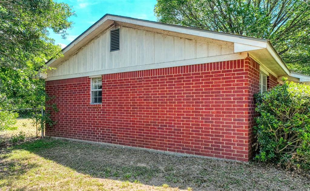 808 N Wright Avenue, Kerens, TX 75144