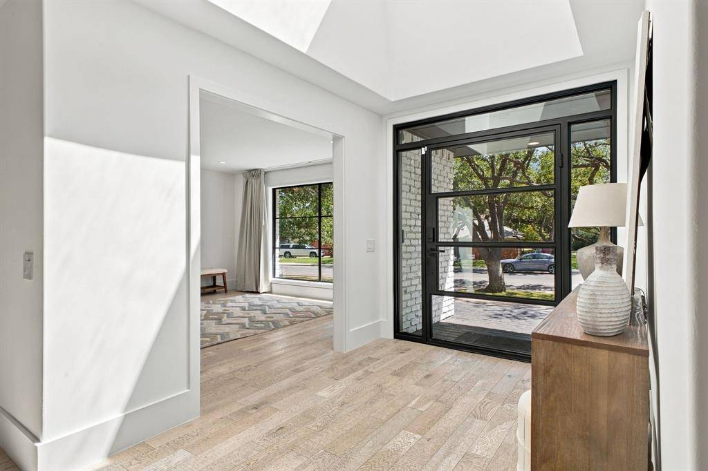 6915 Stefani Drive, Dallas, TX 75225