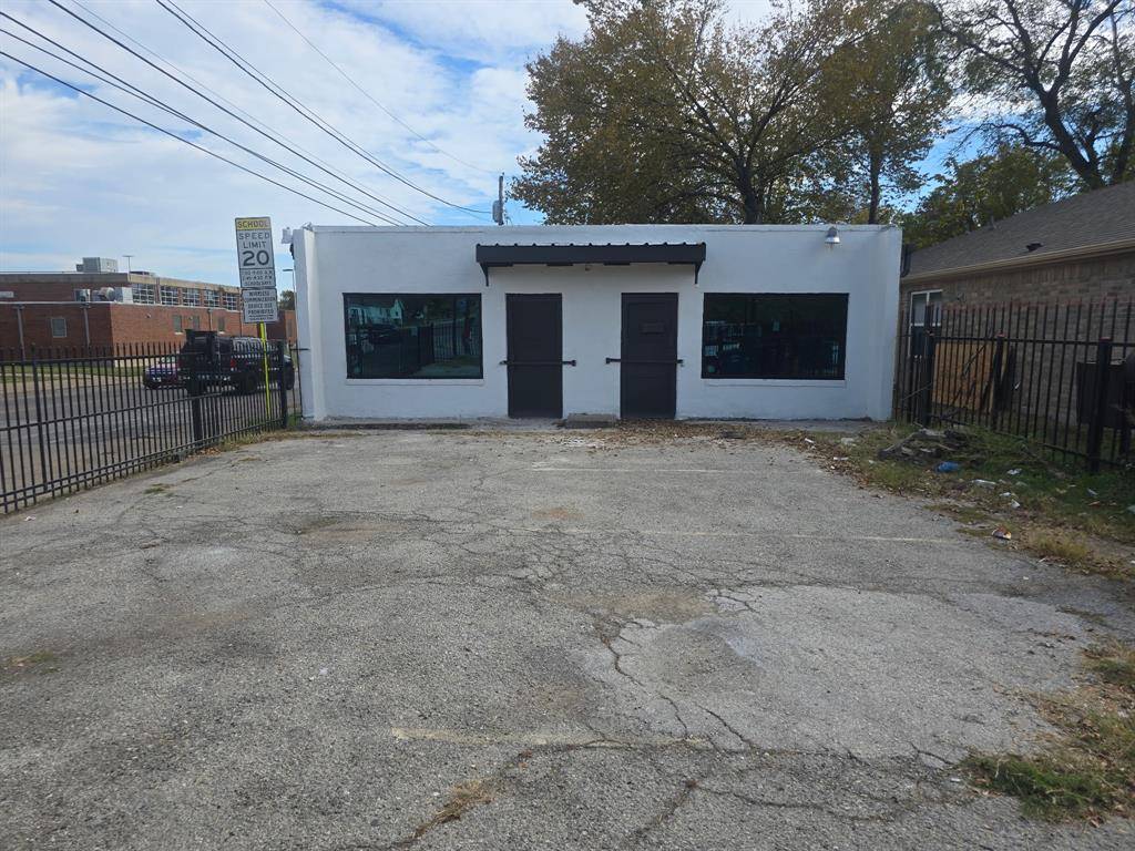 4126 Metropolitan Avenue, Dallas, TX 75210