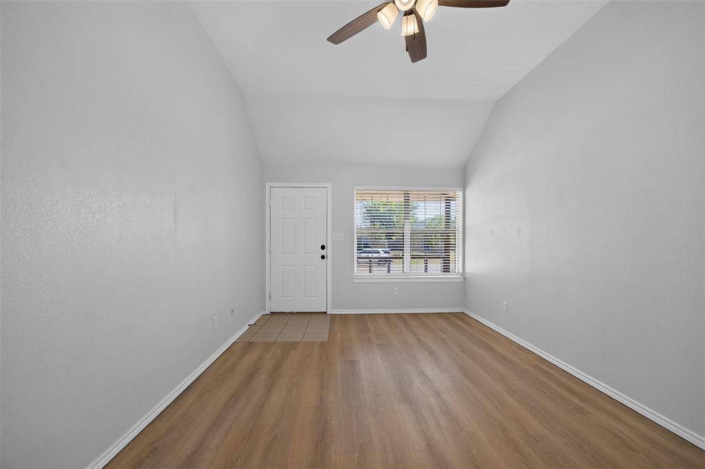 611 Oliver Lane, Waxahachie, TX 75165