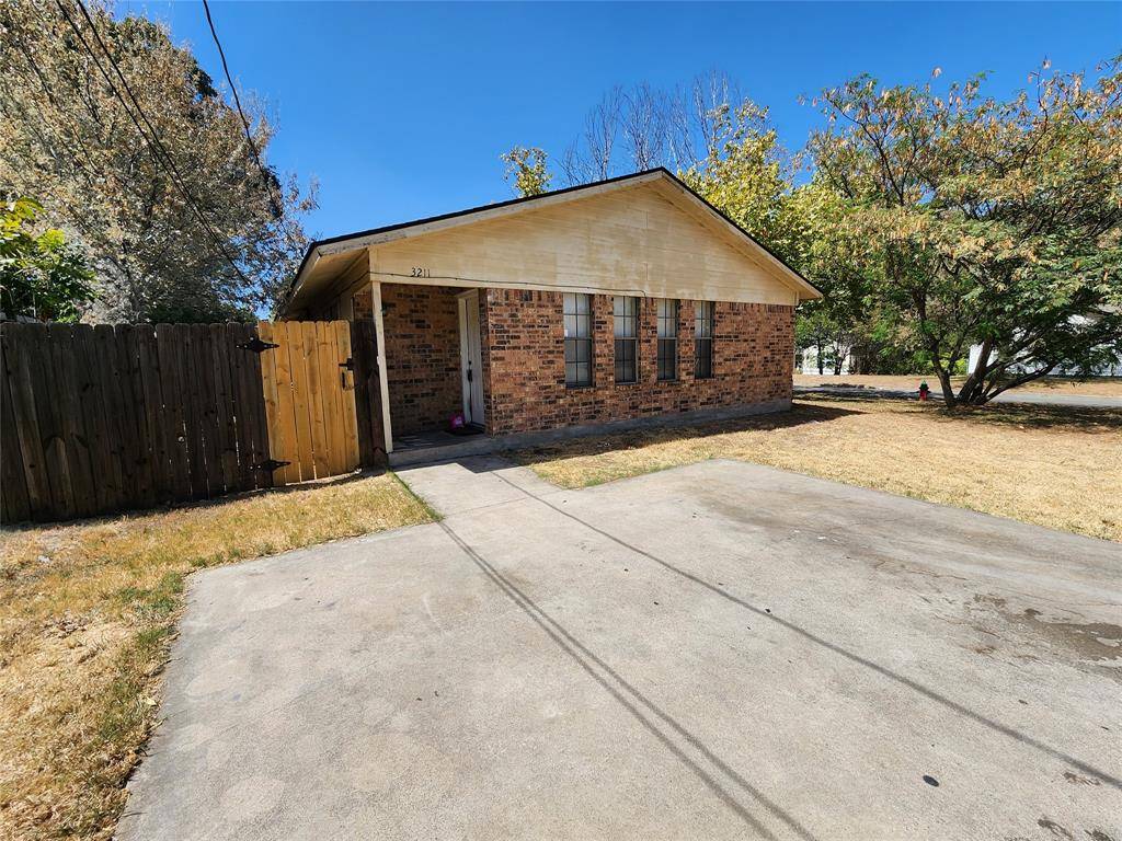 3211 Eastridge Drive, Haltom City, TX 76117