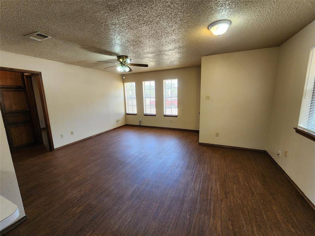 3211 Eastridge Drive, Haltom City, TX 76117