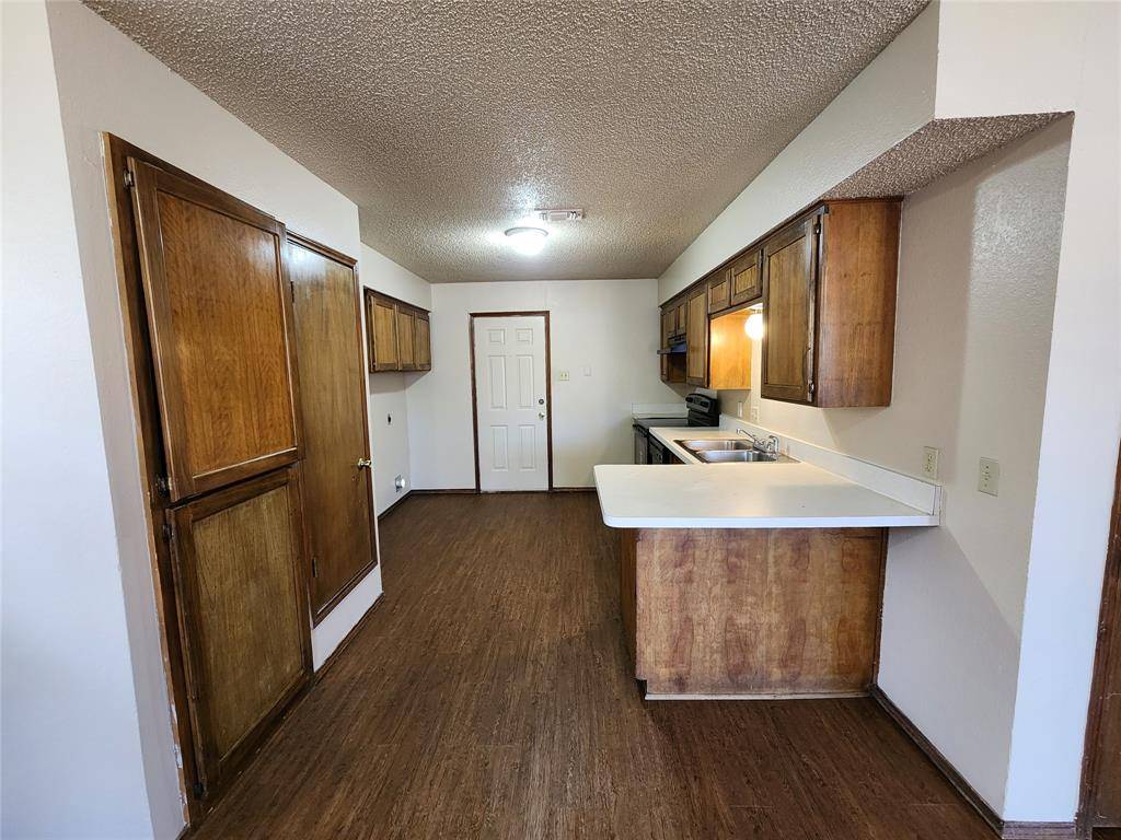 3211 Eastridge Drive, Haltom City, TX 76117