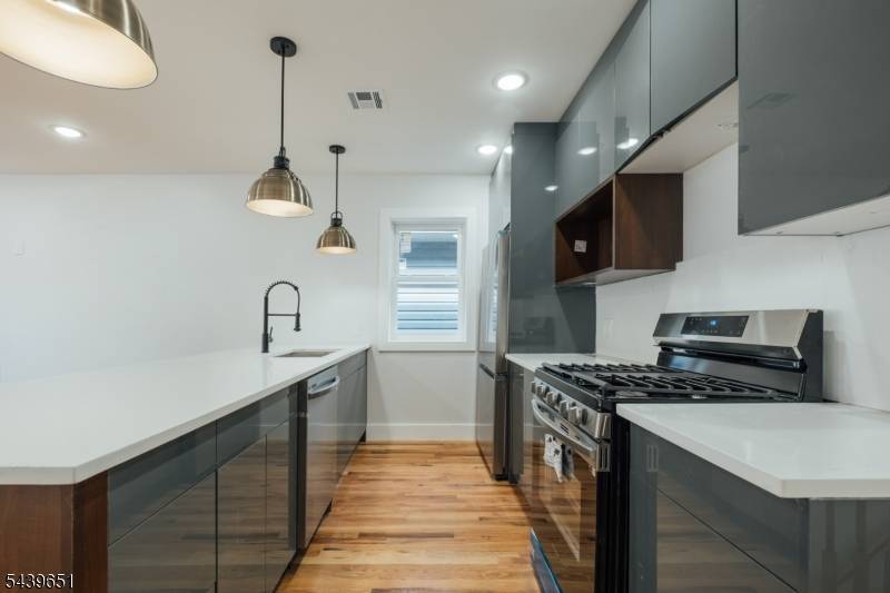 88 Hollywood Ave, East Orange City, NJ 07018