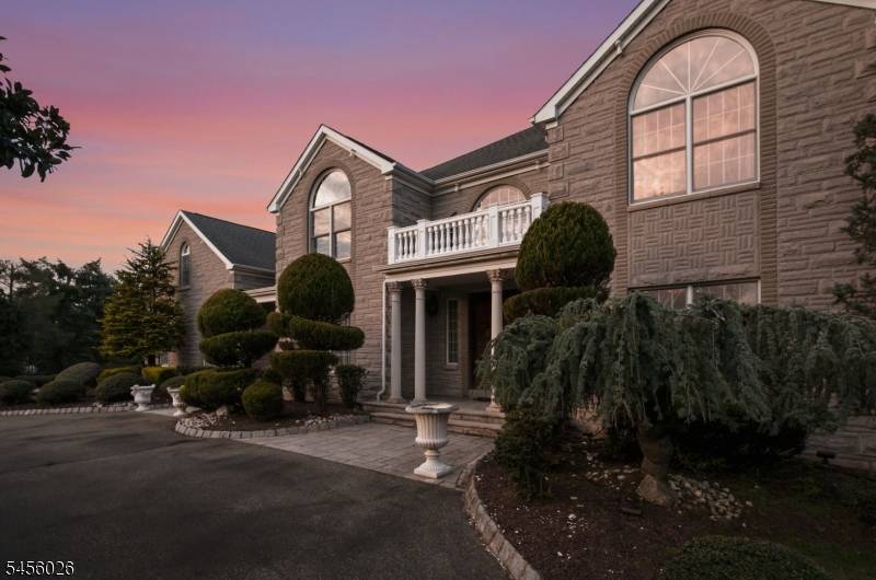 3 Topaz Ct, Marlboro Twp., NJ 07746
