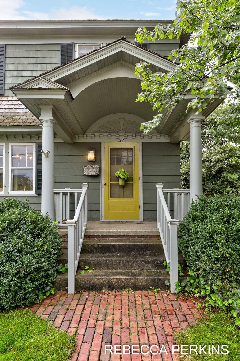 22 Cherry ST, Holland City, MI 49423