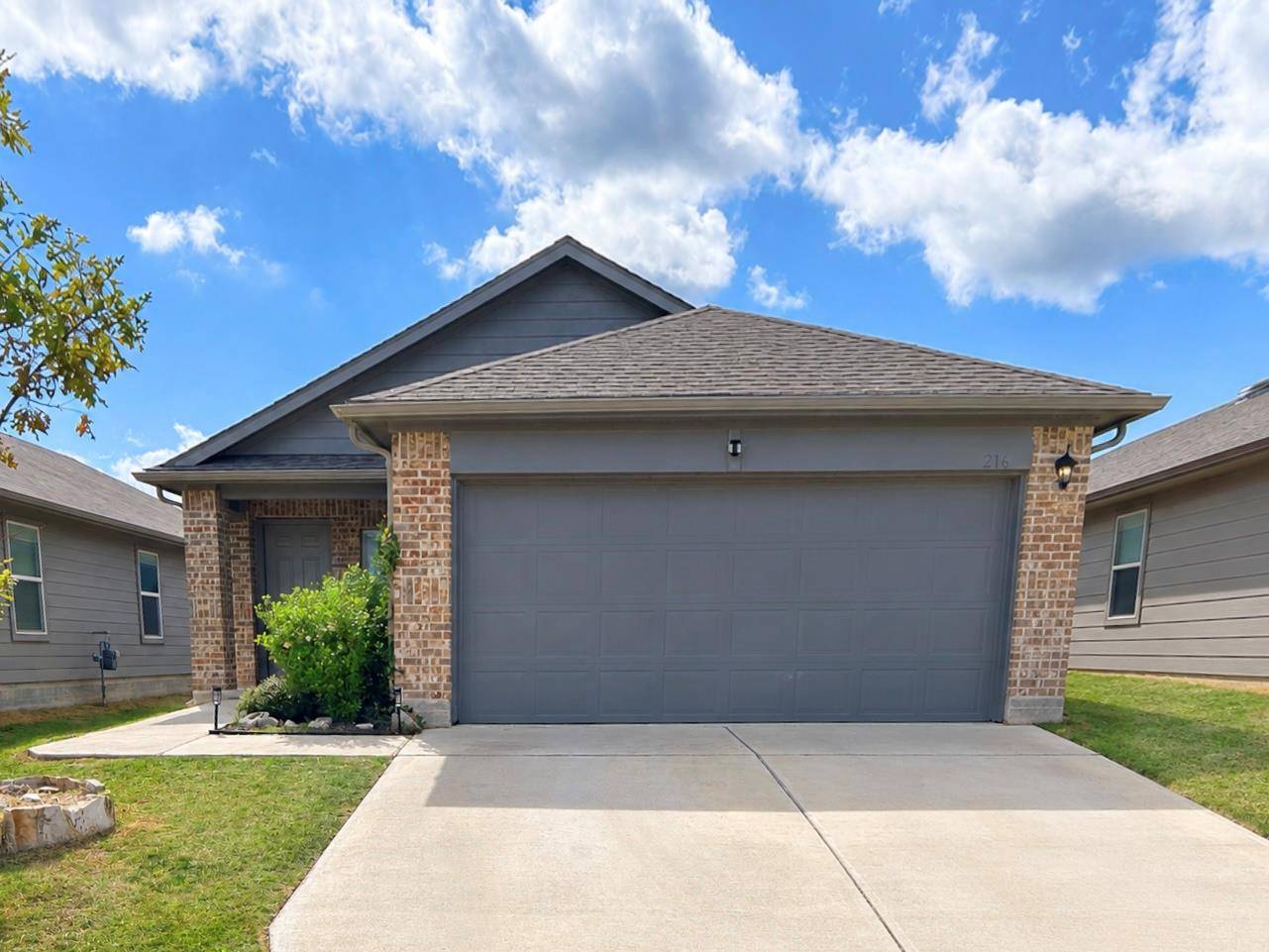 216 Dorchester DR, Uhland, TX 78640