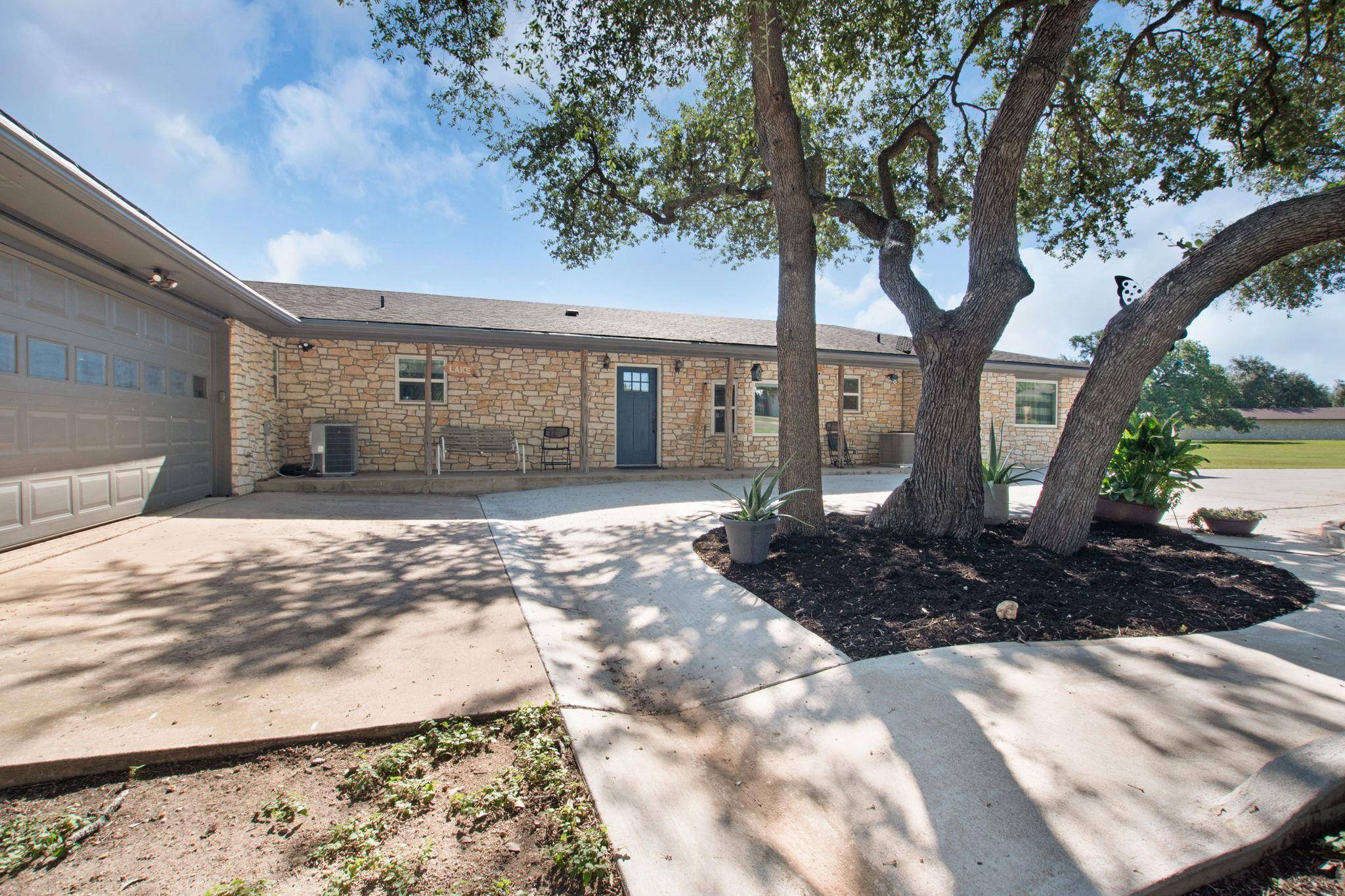208 Iris Lane LN, Buchanan Dam, TX 78609