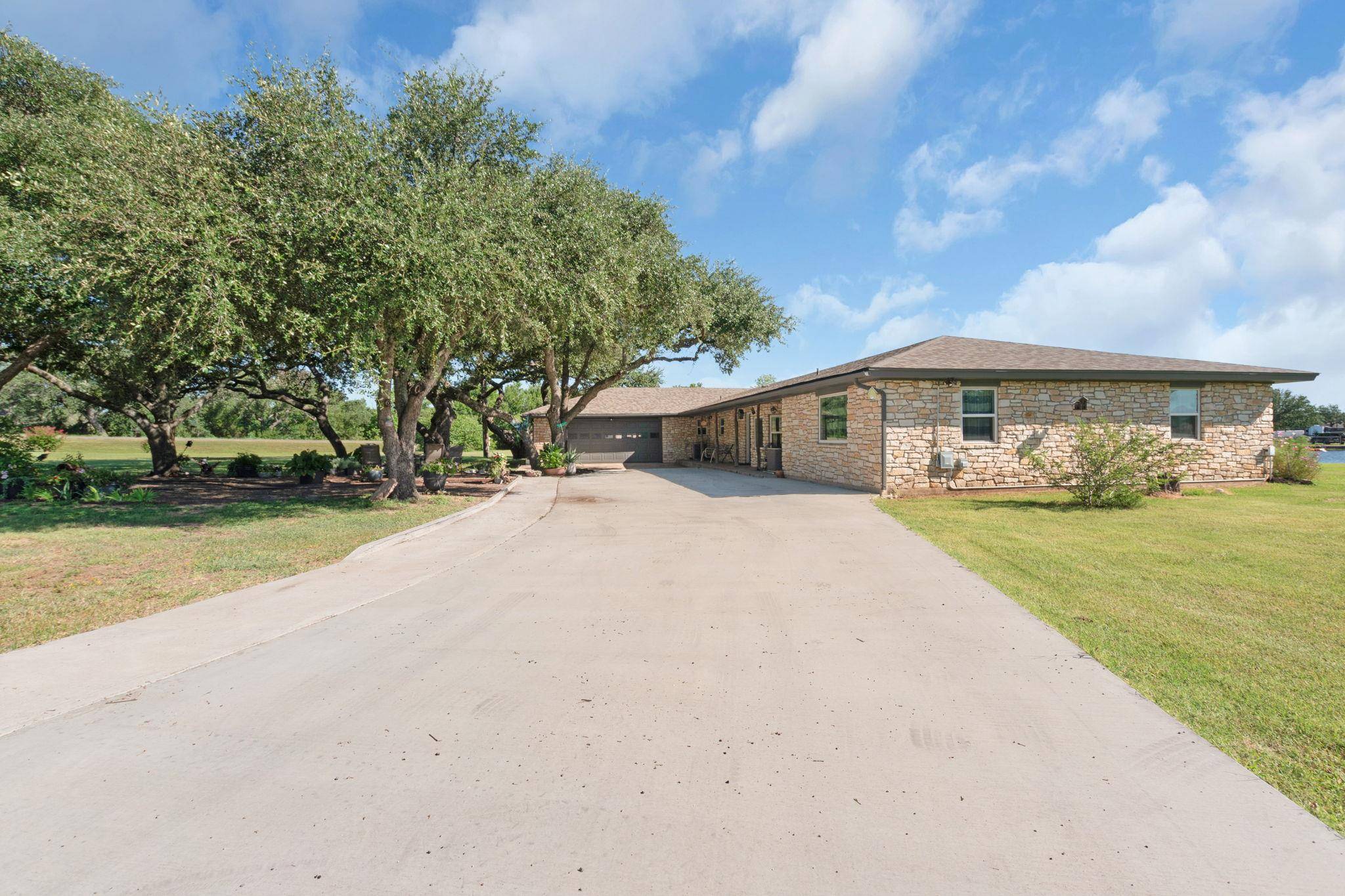 208 Iris Lane LN, Buchanan Dam, TX 78609