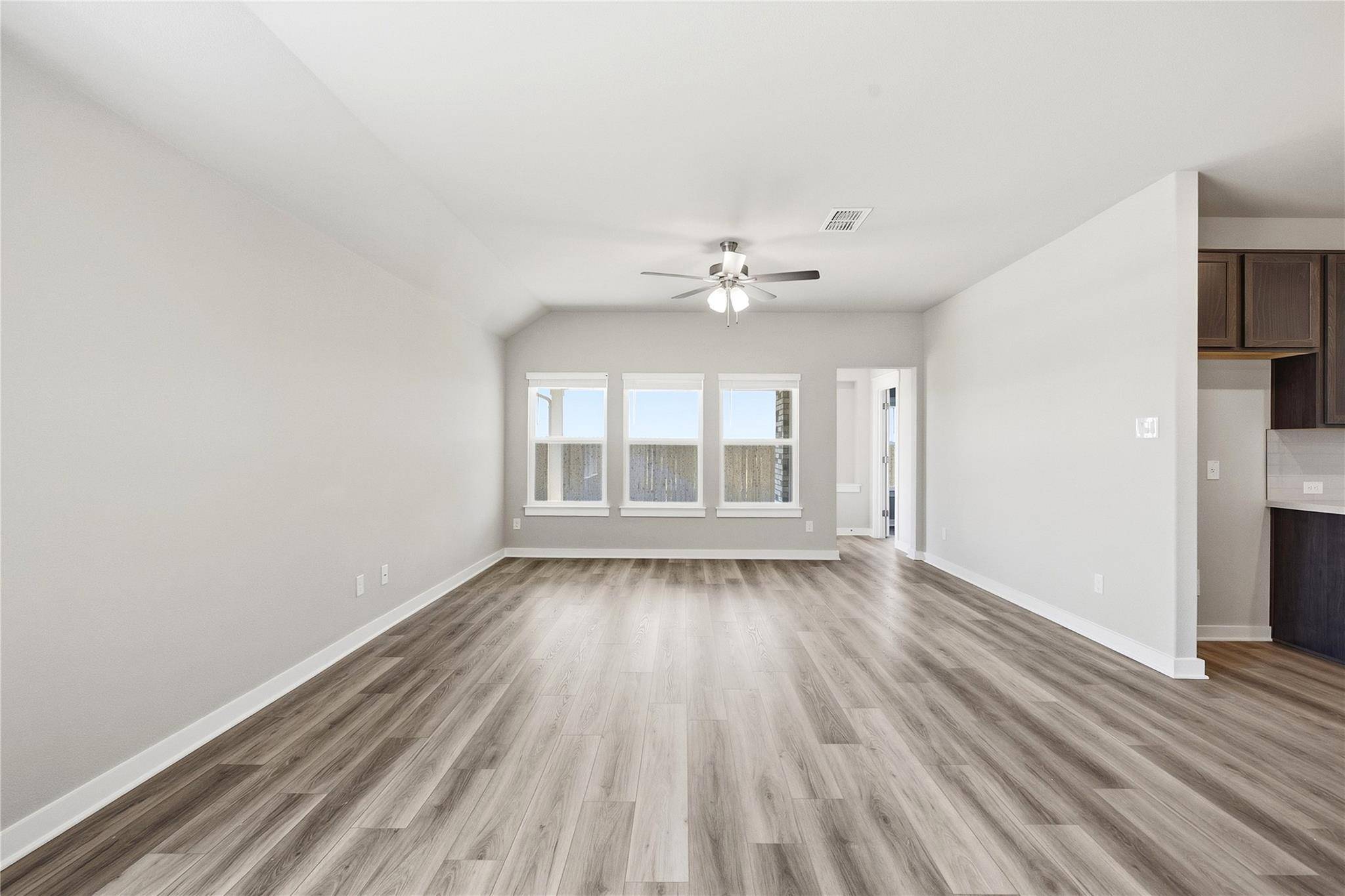 201 Red Wolf DR, Jarrell, TX 76537