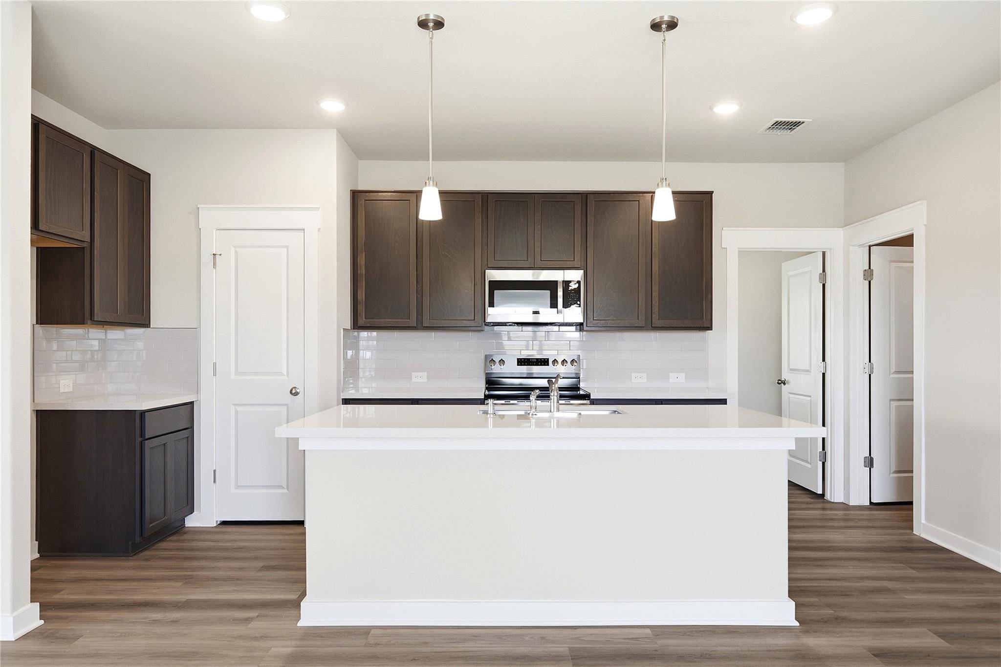 201 Red Wolf DR, Jarrell, TX 76537
