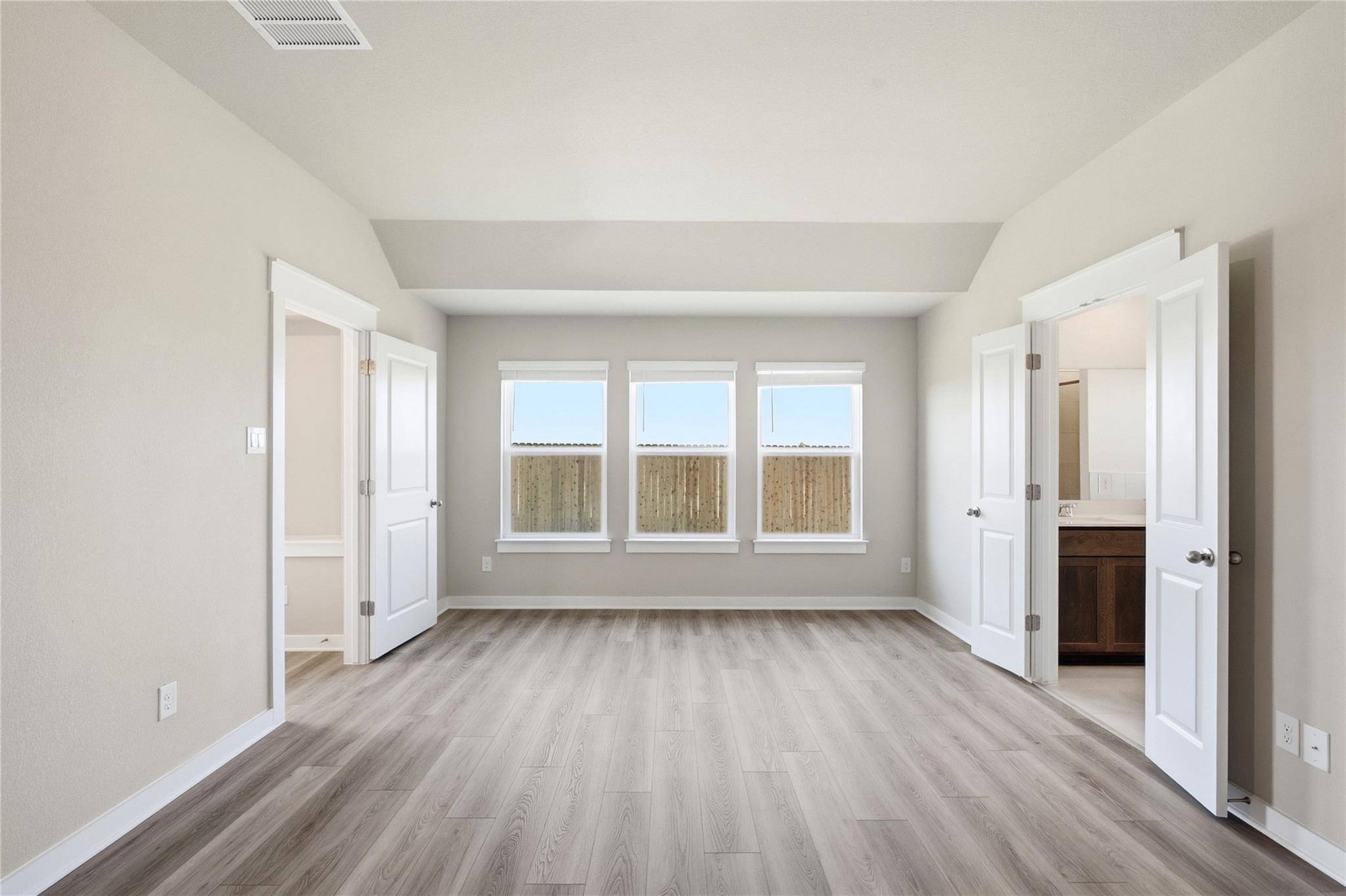 201 Red Wolf DR, Jarrell, TX 76537