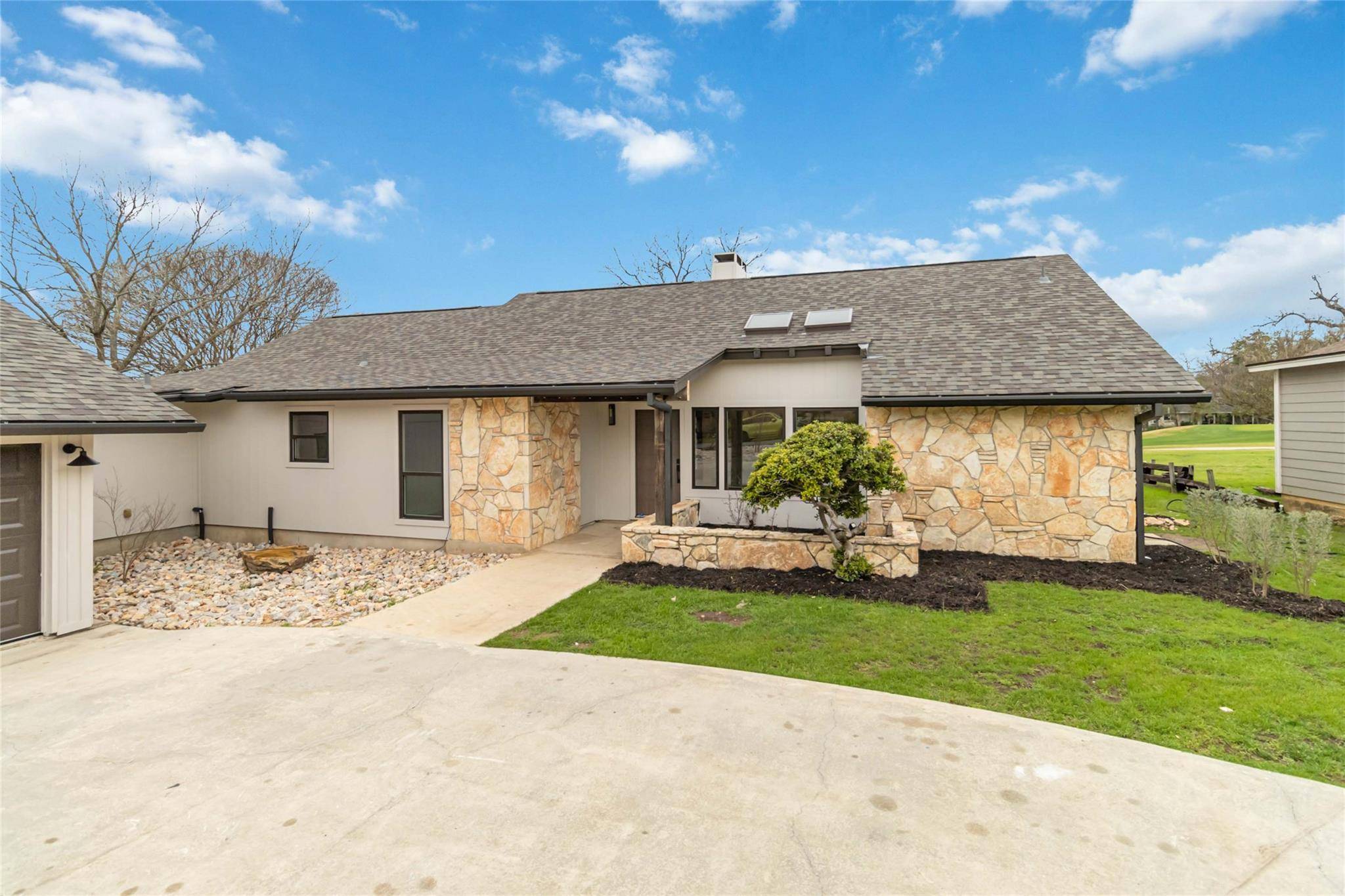 16 Country LN, Wimberley, TX 78676