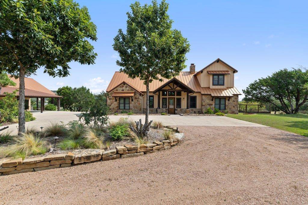 241 E Lynx CV, Blanco, TX 78606