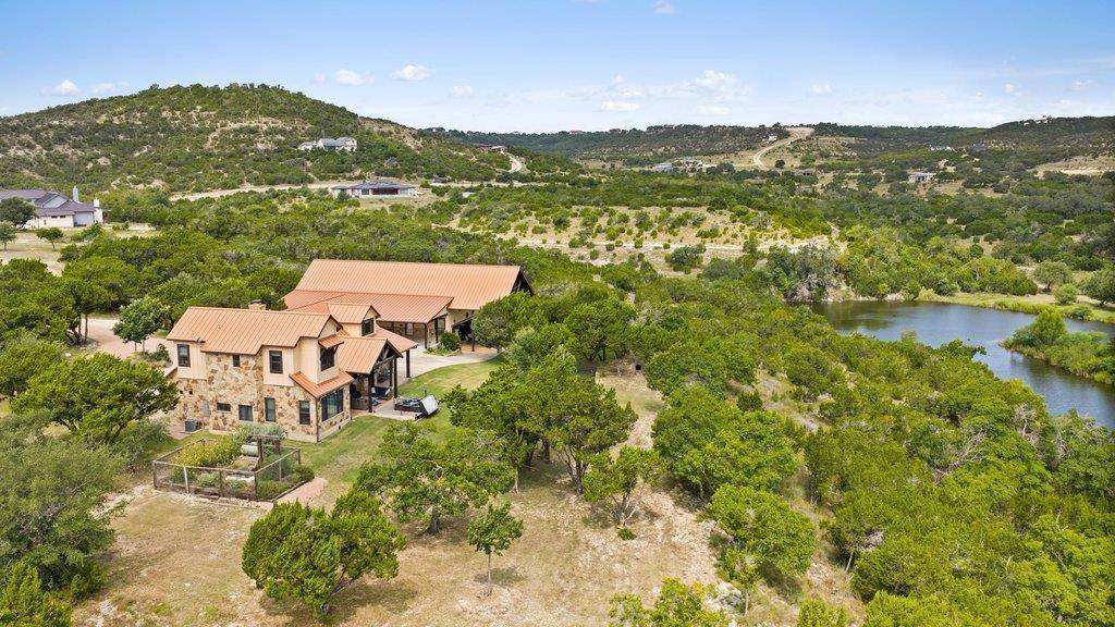 241 E Lynx CV, Blanco, TX 78606