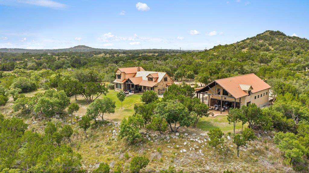 241 E Lynx CV, Blanco, TX 78606