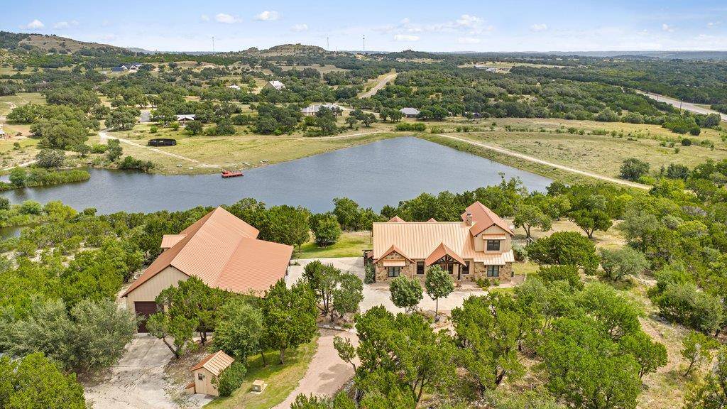 241 E Lynx CV, Blanco, TX 78606