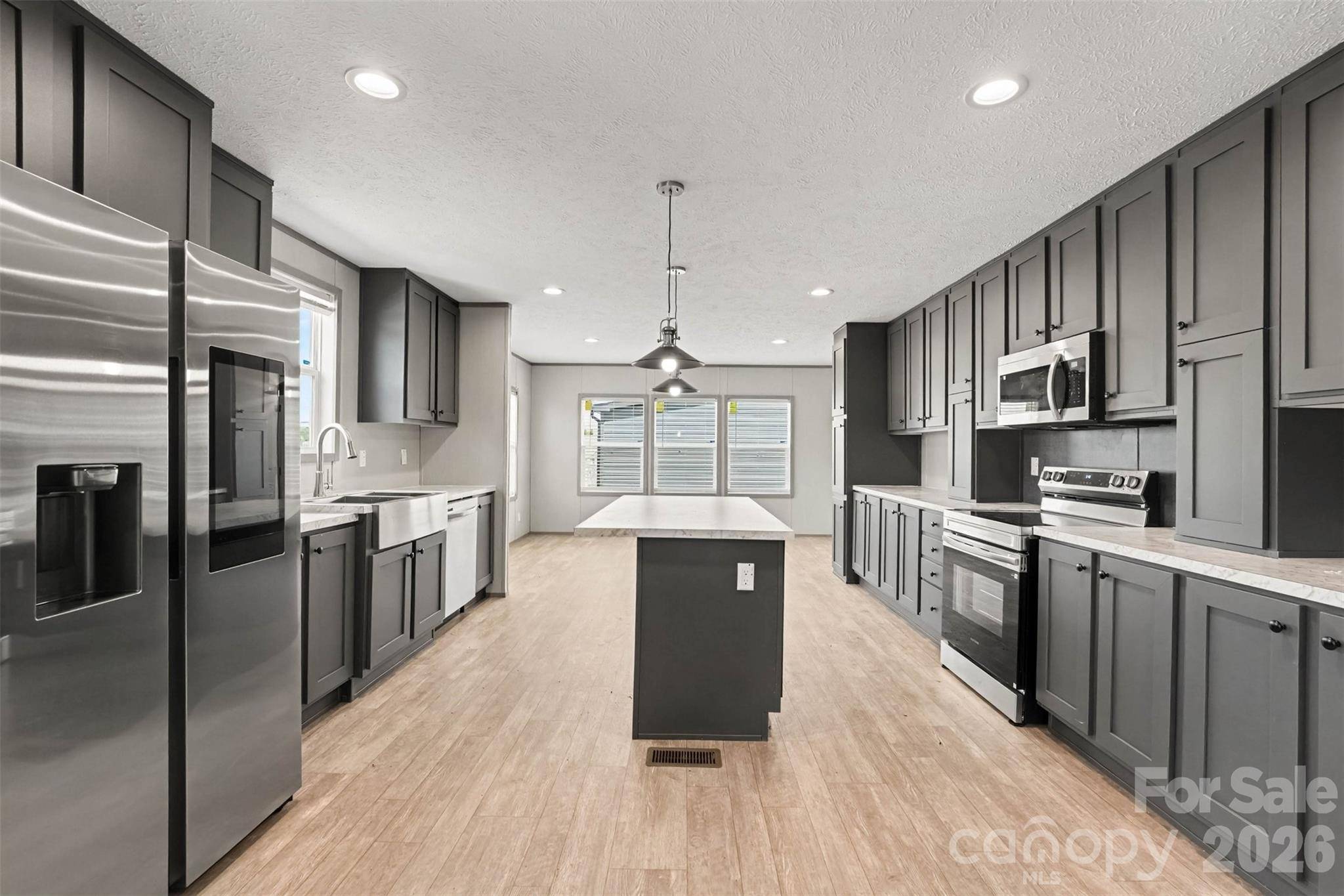 807 EagleView LN, Lawndale, NC 28090