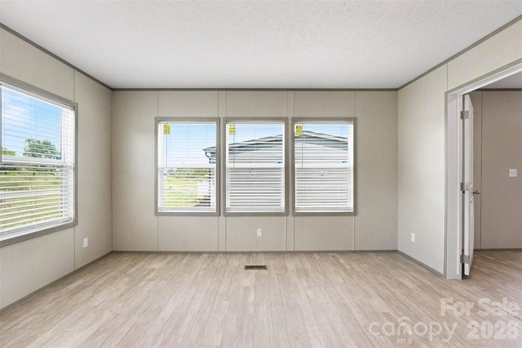 807 EagleView LN, Lawndale, NC 28090
