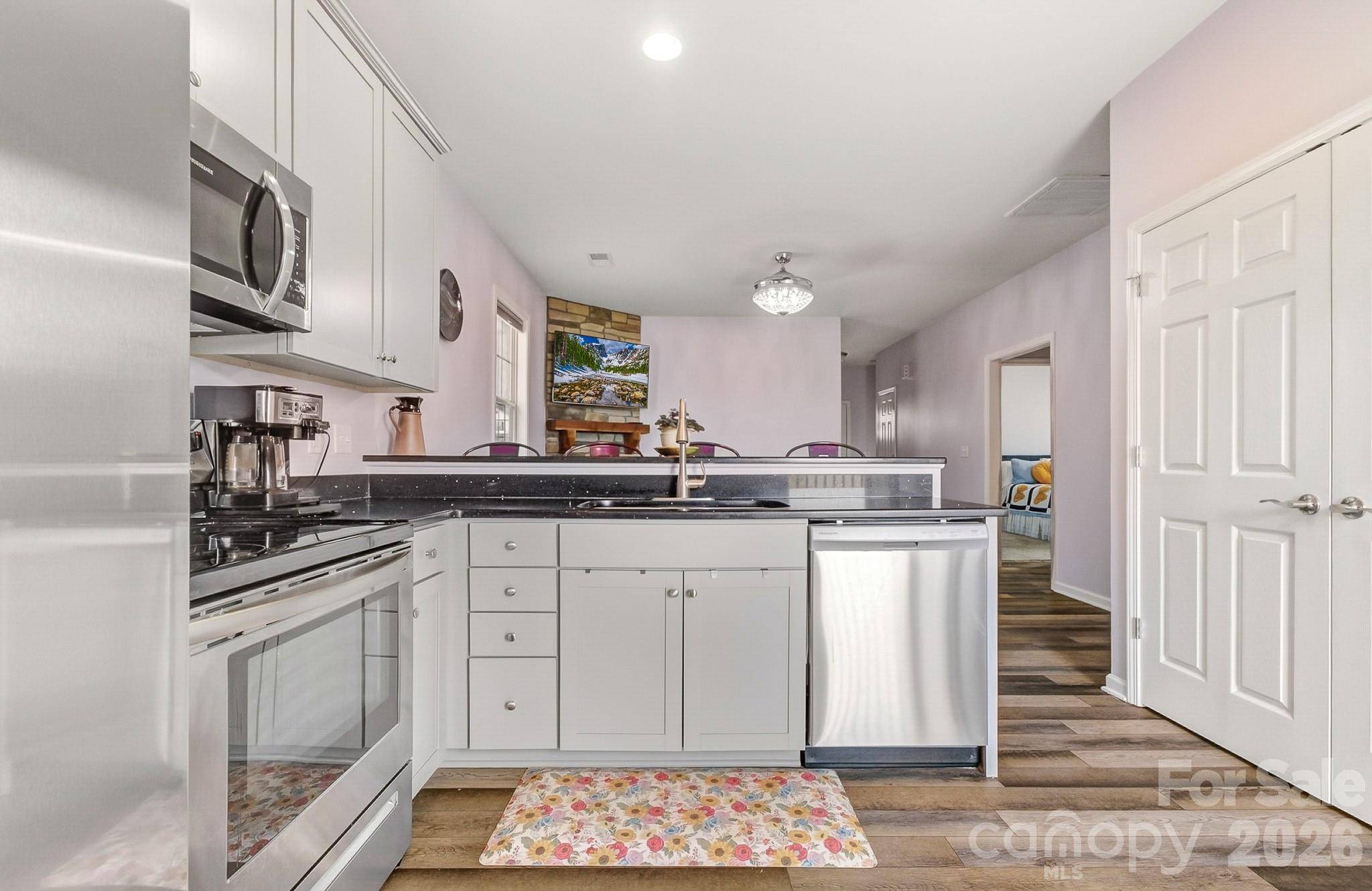 91 Cardwell LN, Fletcher, NC 28732