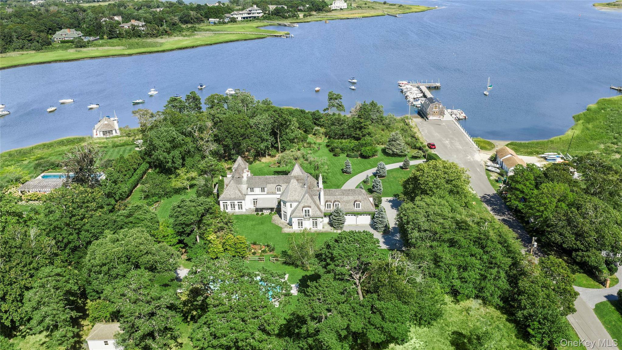 41 Niamogue LN, Quogue, NY 11959