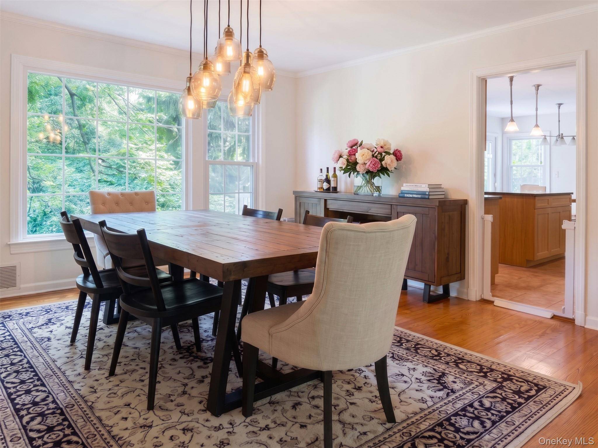 10 Forest LN, Scarsdale, NY 10583