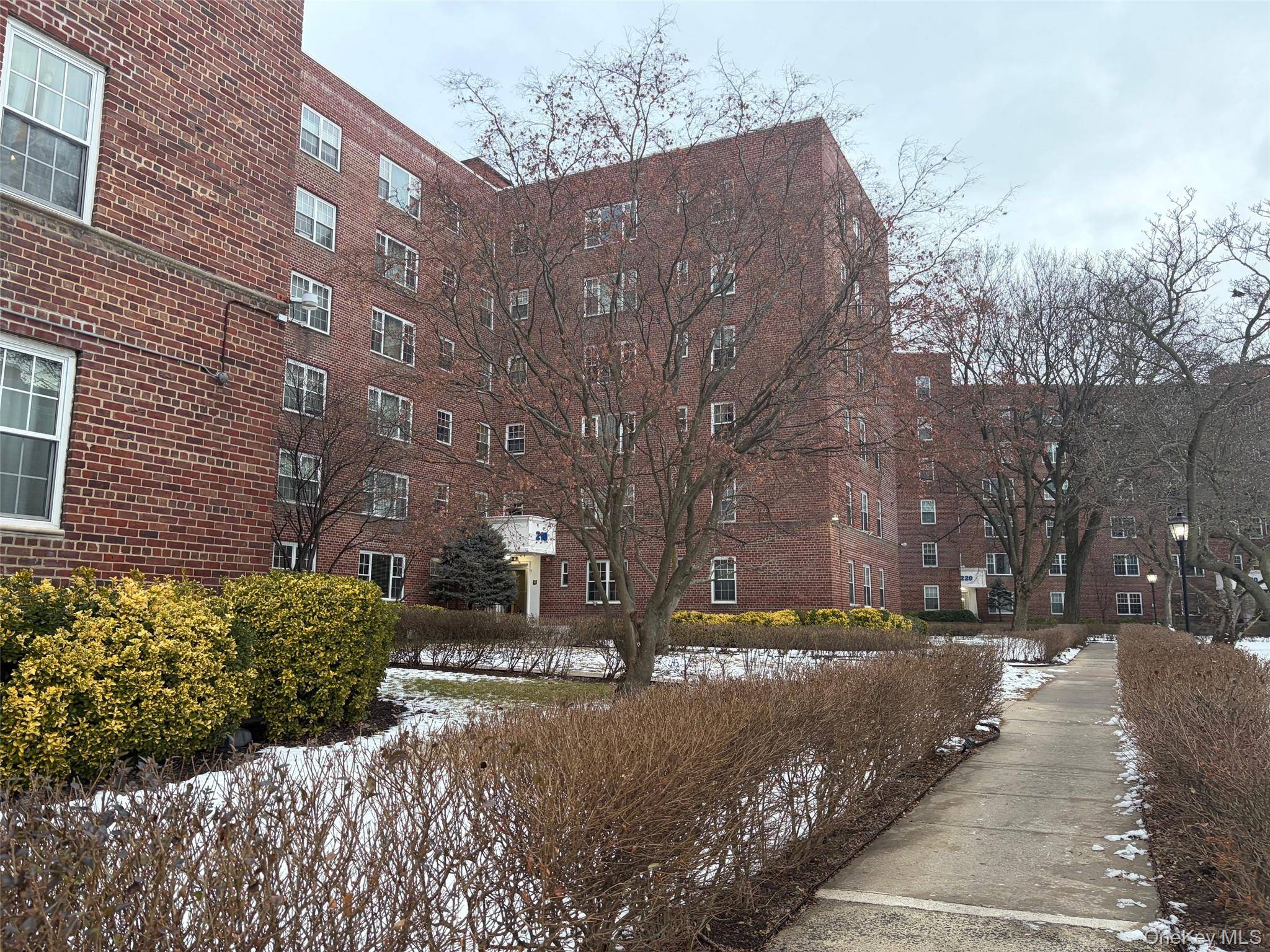 210 Pelham RD #5L, New Rochelle, NY 10805