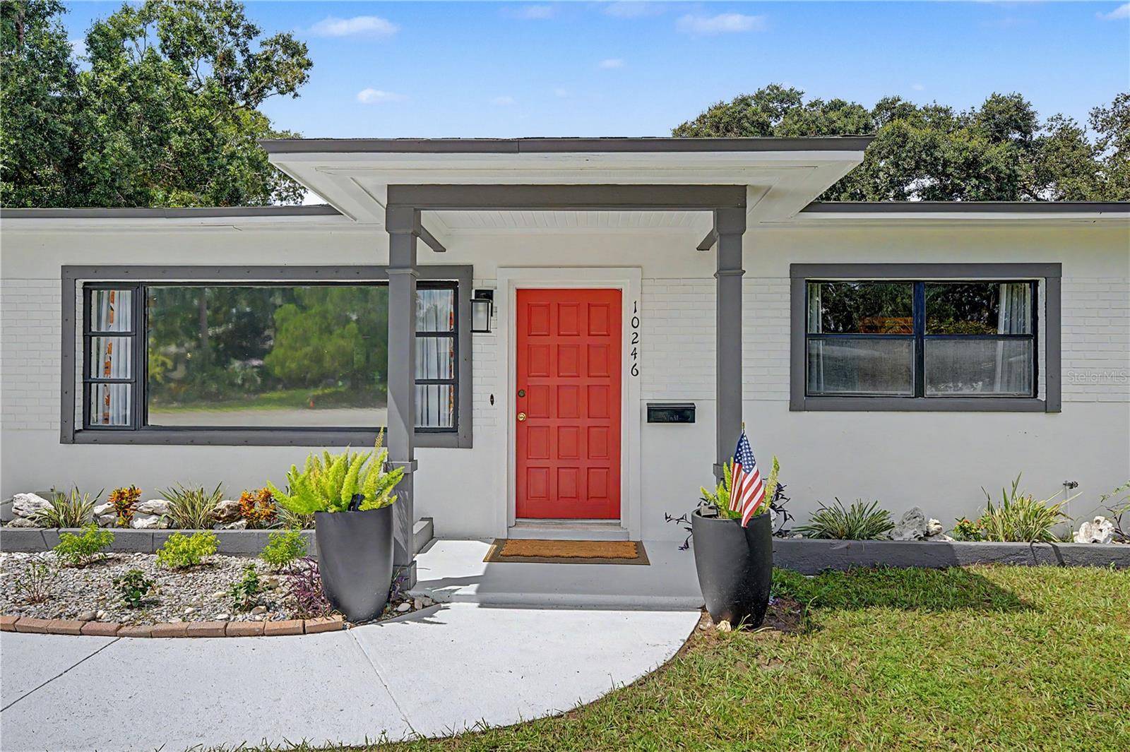 10246 N VALLE DR, Tampa, FL 33612