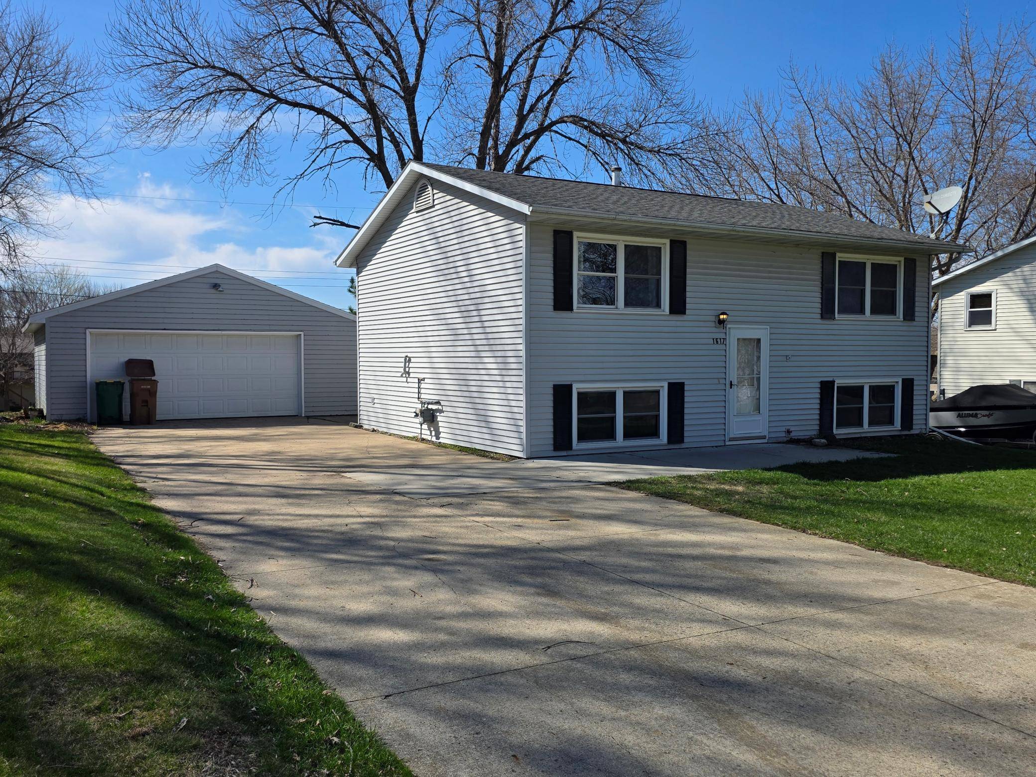 1617 Crystal DR, Albert Lea, MN 56007
