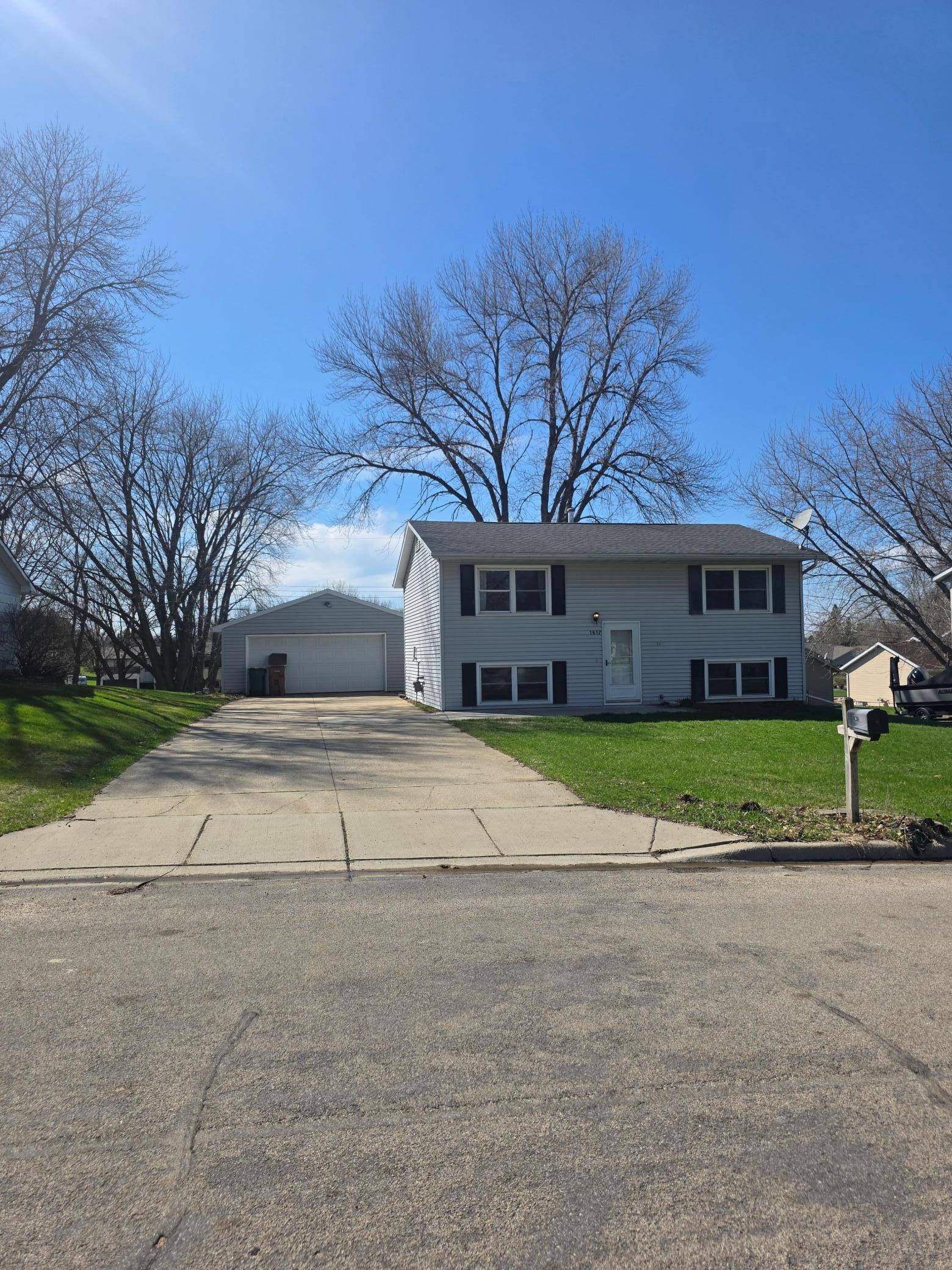 1617 Crystal DR, Albert Lea, MN 56007