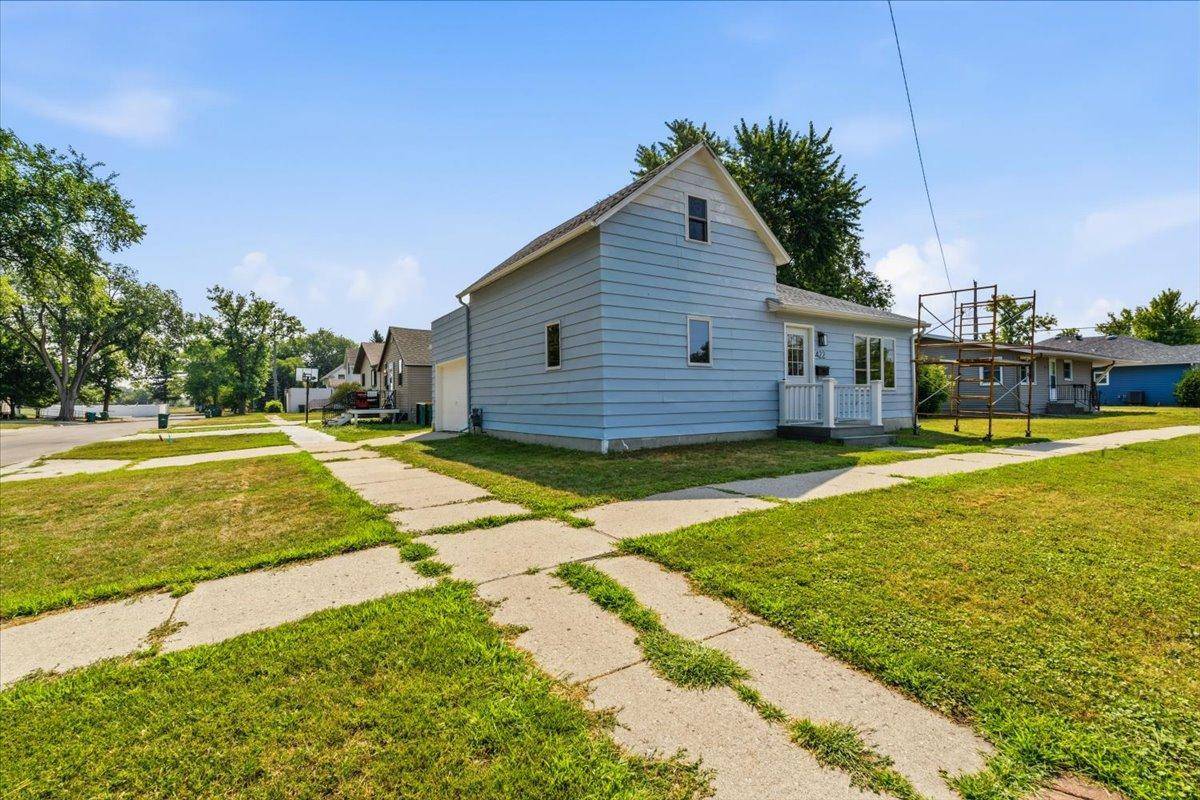 422 2nd ST N, Wahpeton, ND 58075