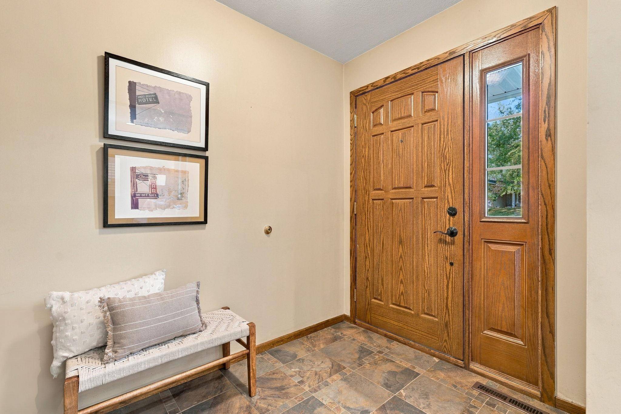 4317 Briarwood LN, Minnetonka, MN 55343