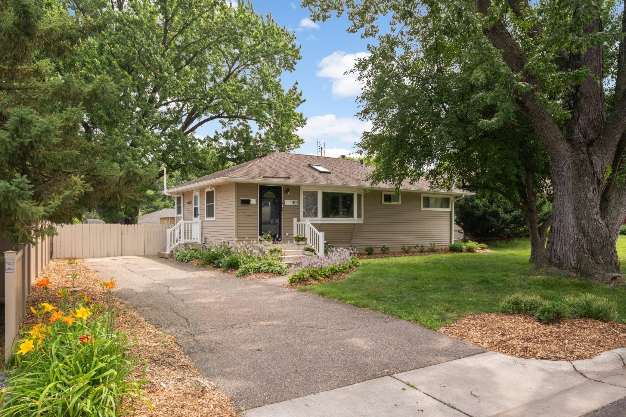 1405 Independence AVE S, Saint Louis Park, MN 55426