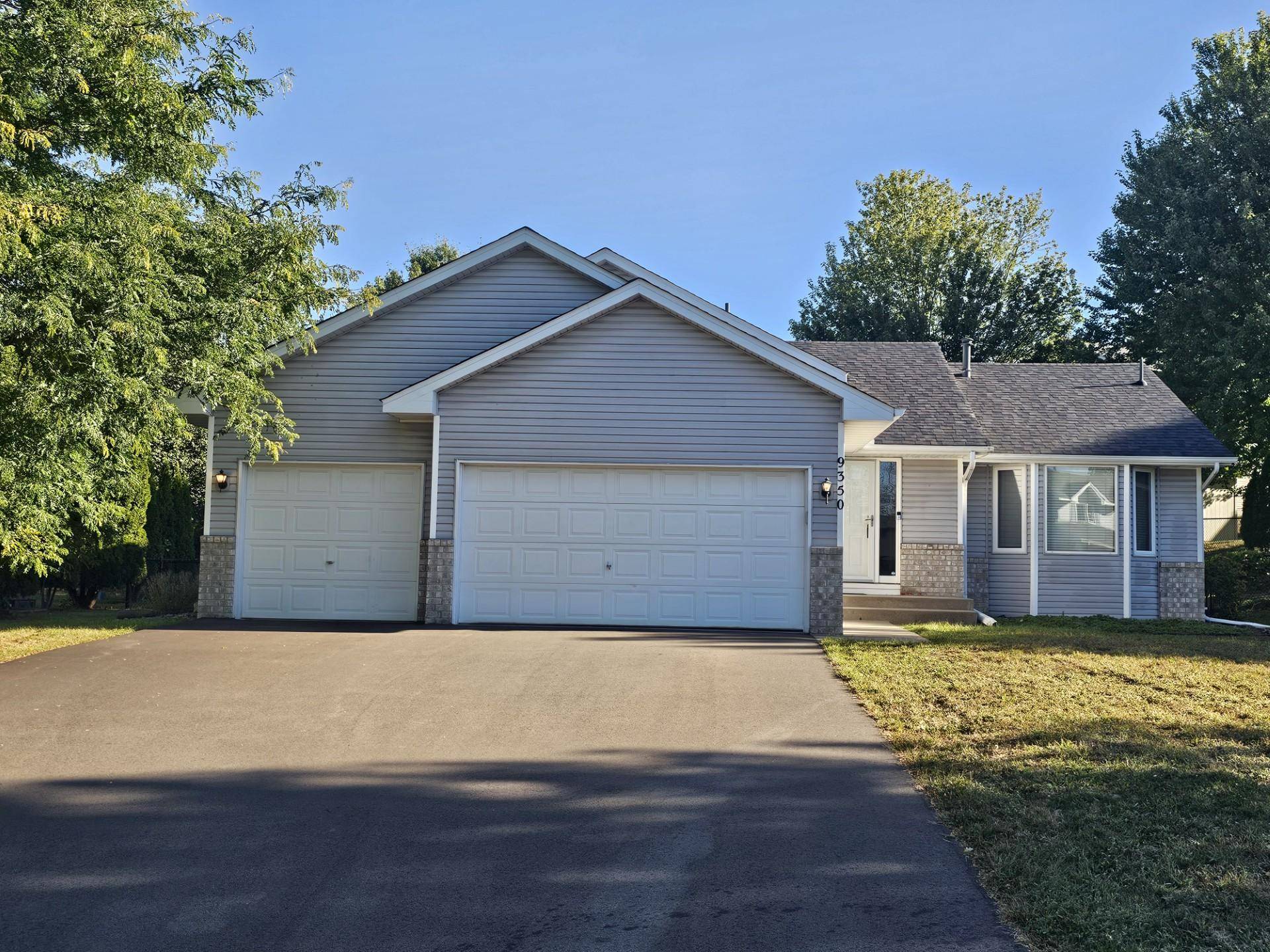 9350 Parkside DR, Woodbury, MN 55125
