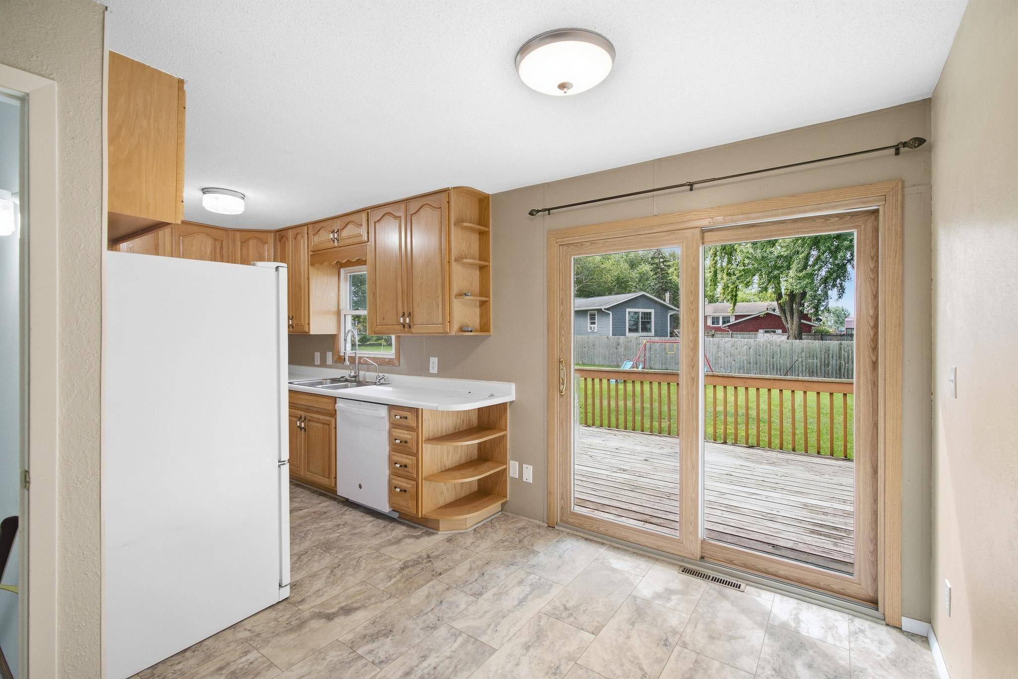 628 13th AVE SE, Waseca, MN 56093