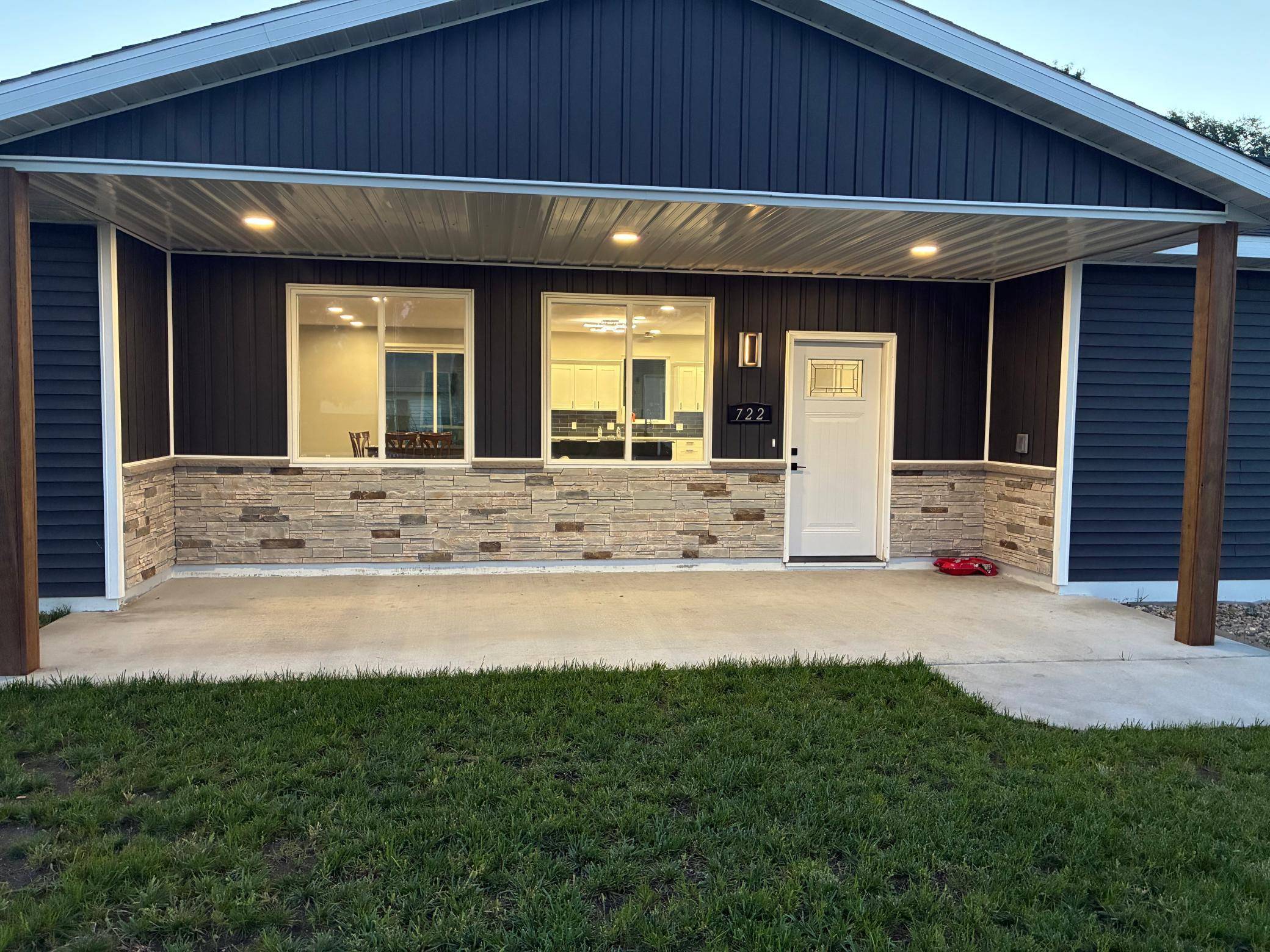 722 Dandrew LN, Detroit Lakes, MN 56501