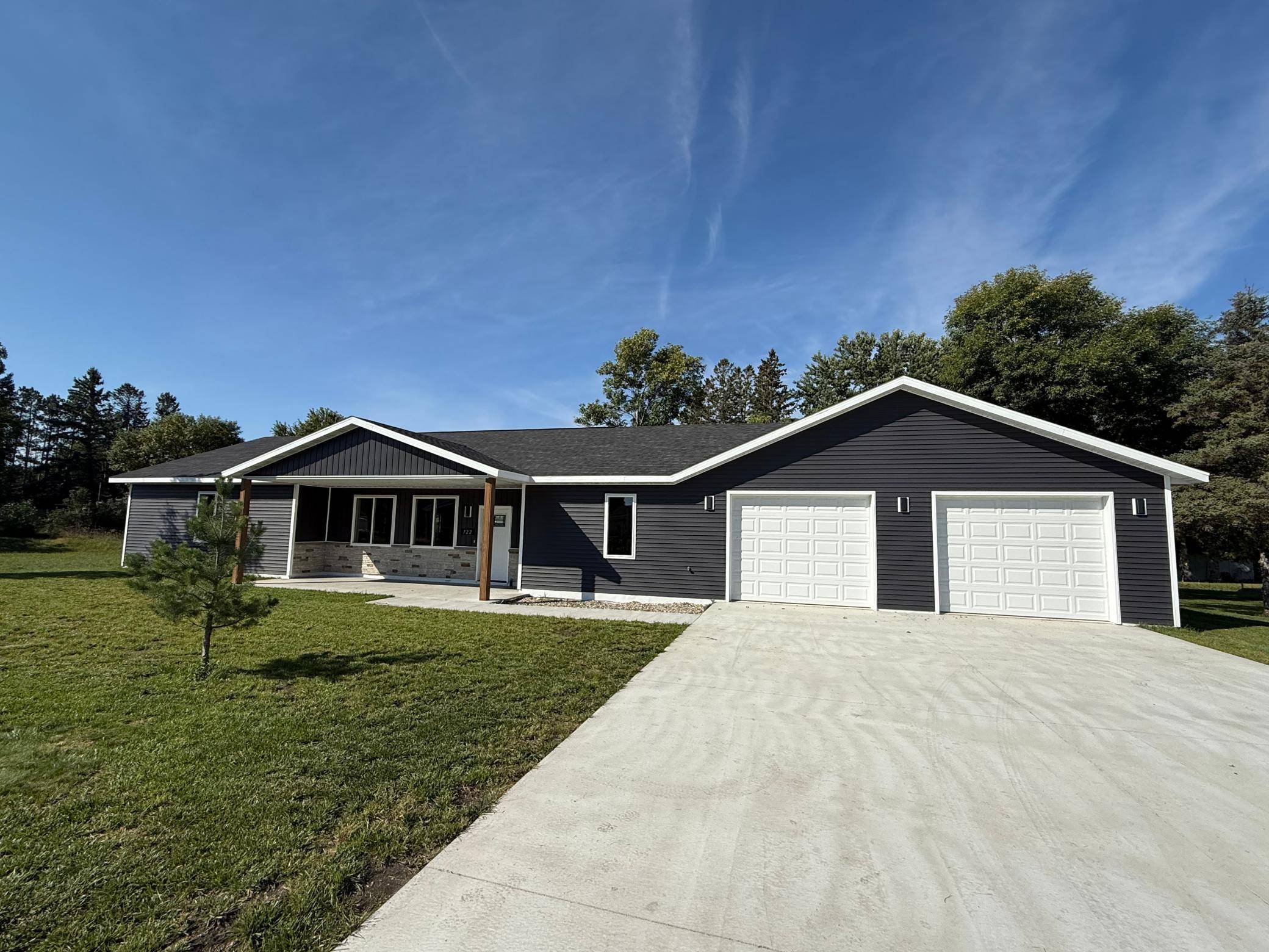 722 Dandrew LN, Detroit Lakes, MN 56501