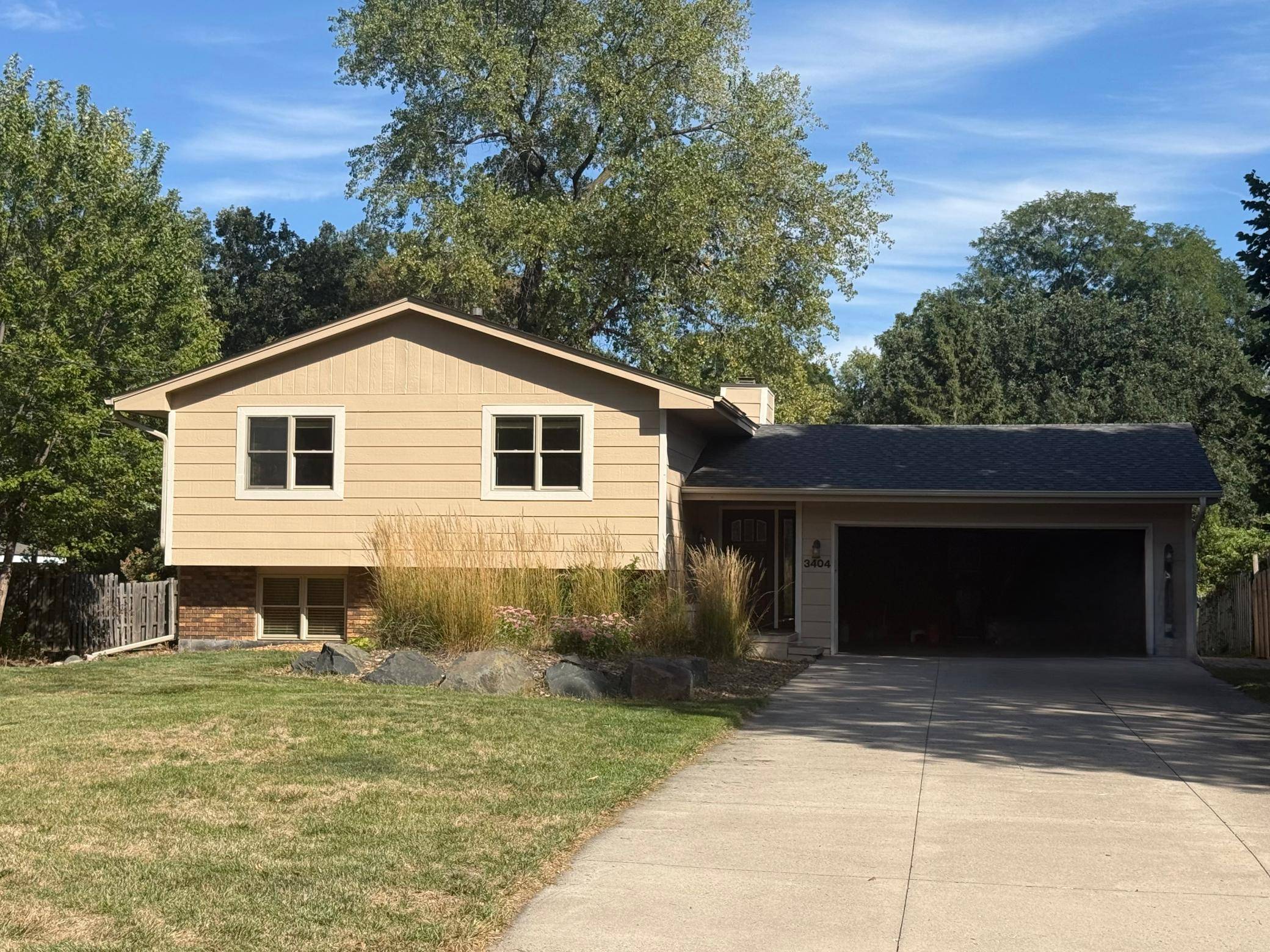 3404 Owasso ST, Shoreview, MN 55126