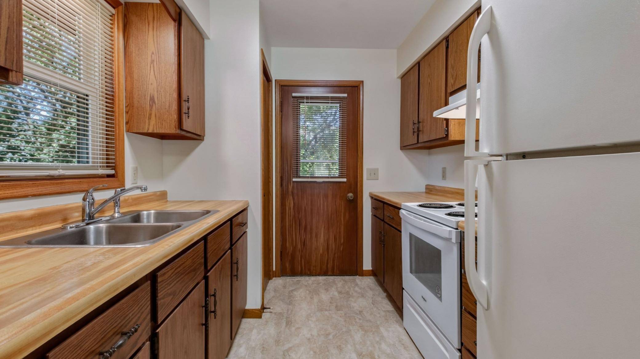 2810 Hallie LN, Eau Claire, WI 54703