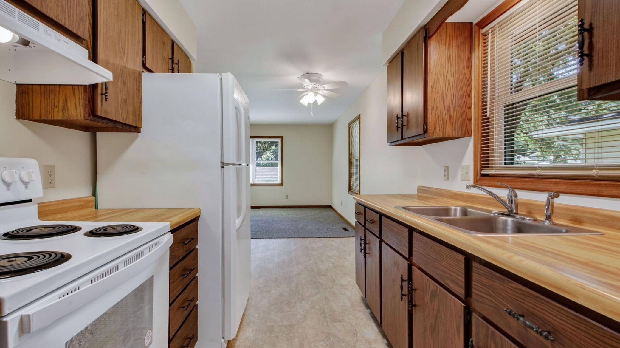 2810 Hallie LN, Eau Claire, WI 54703