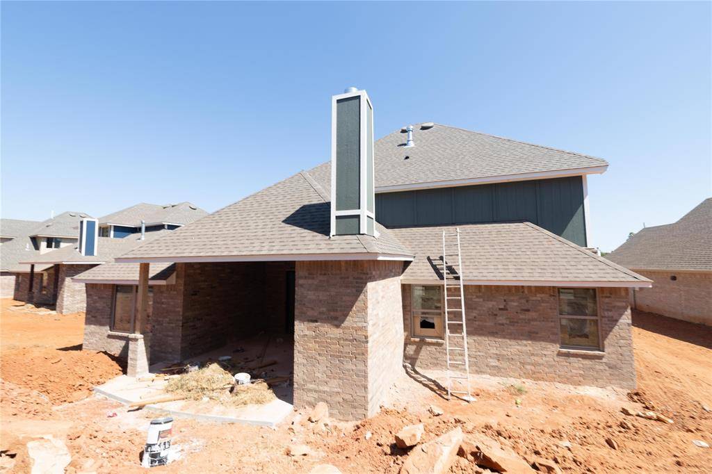 3209 Broadmoore DR, Moore, OK 73160