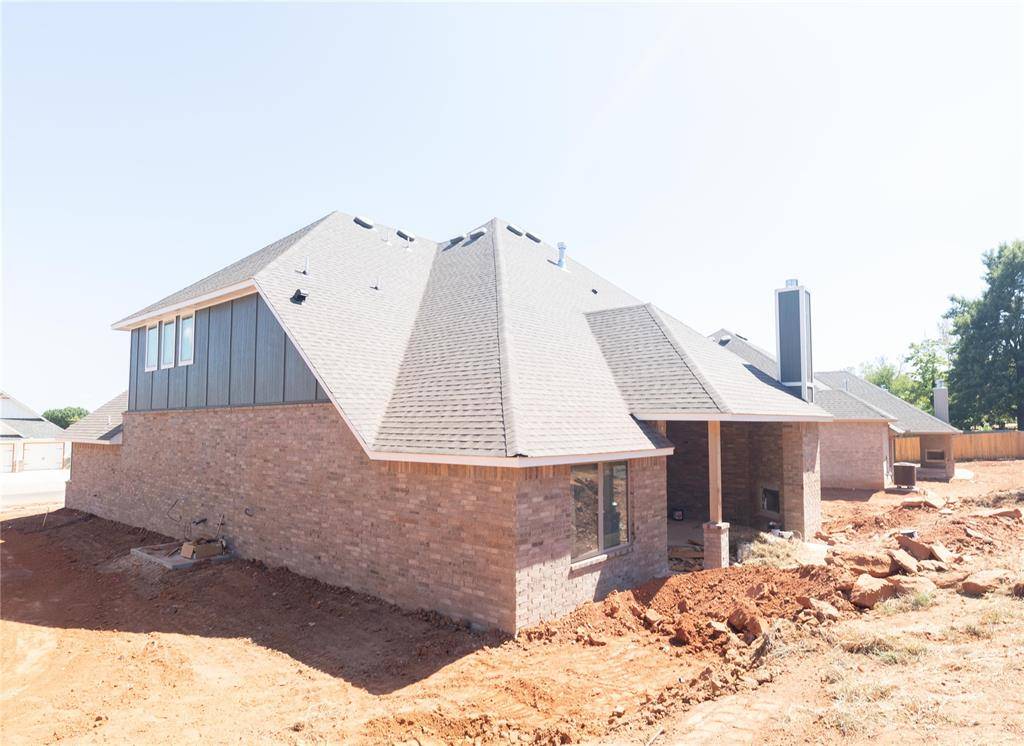 3209 Broadmoore DR, Moore, OK 73160