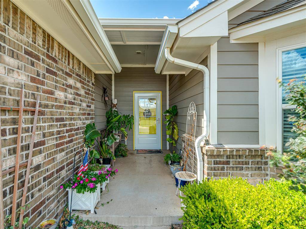 10205 Salt Fork DR, Yukon, OK 73099