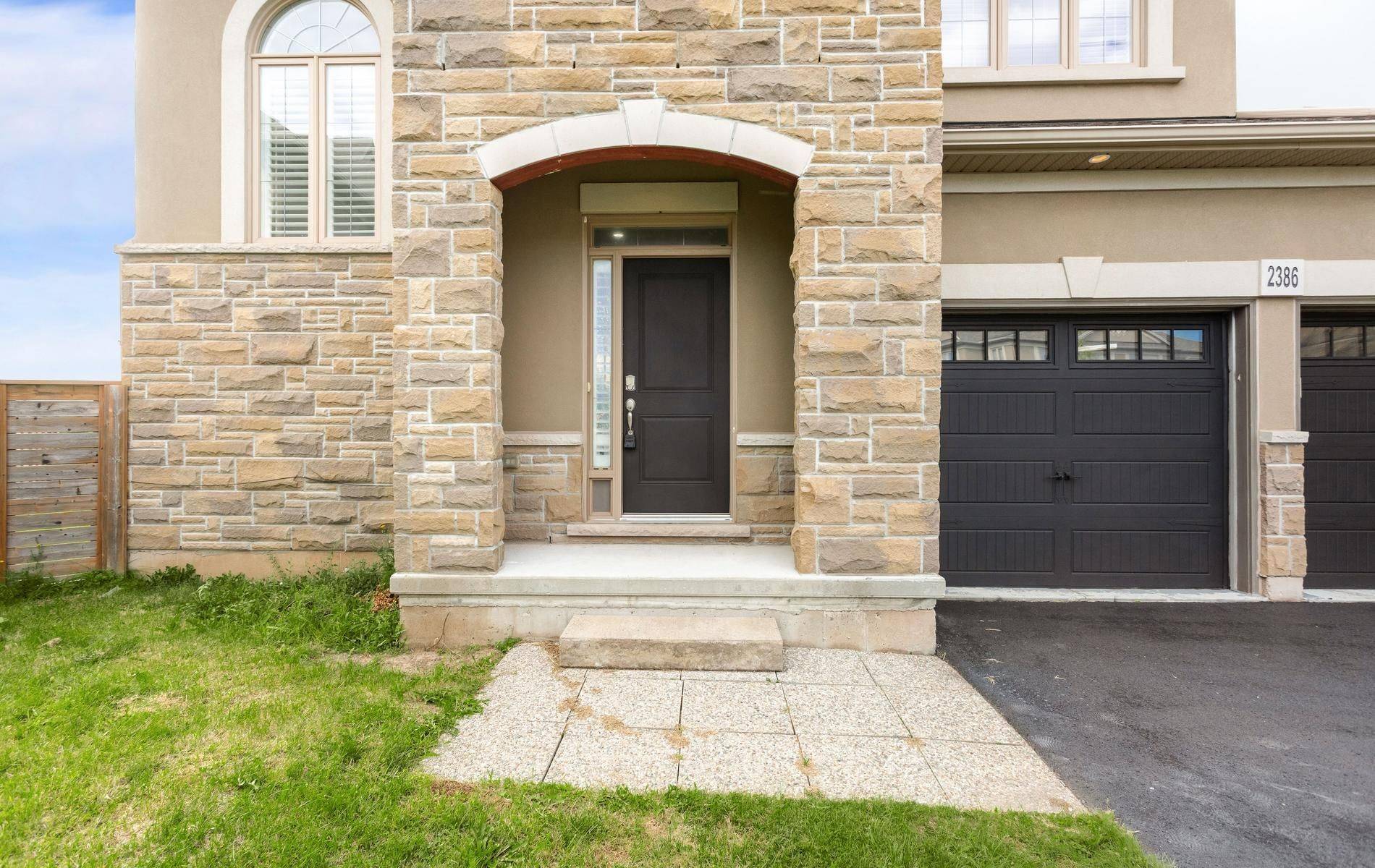 2386 Natasha CIR, Oakville, ON L6M 1P2