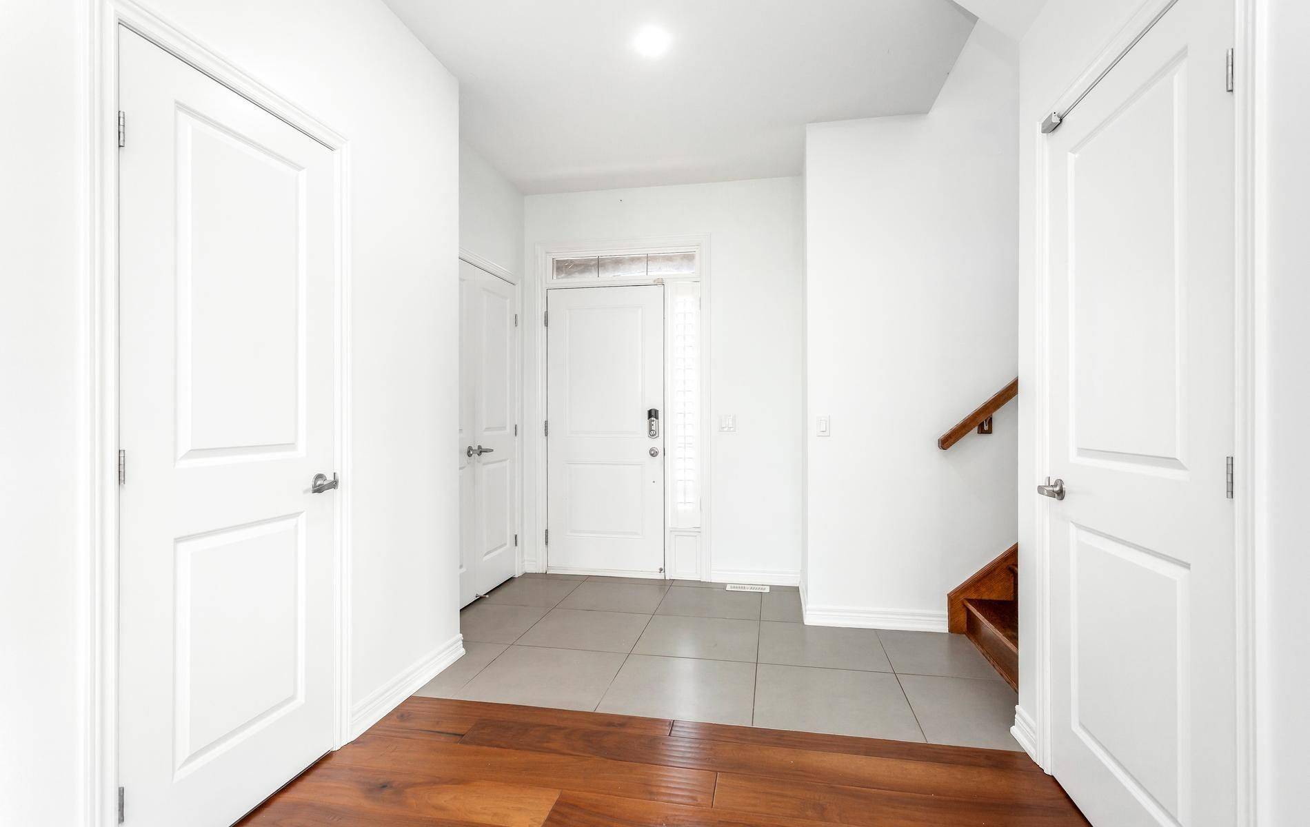 2386 Natasha CIR, Oakville, ON L6M 1P2