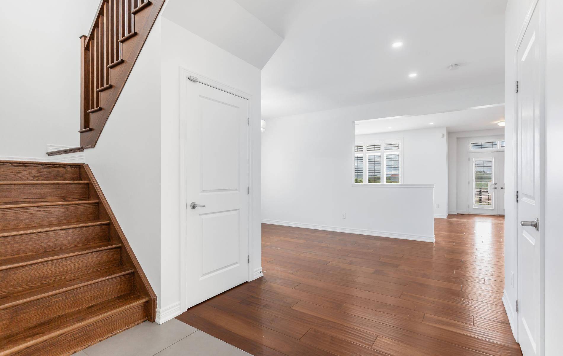 2386 Natasha CIR, Oakville, ON L6M 1P2