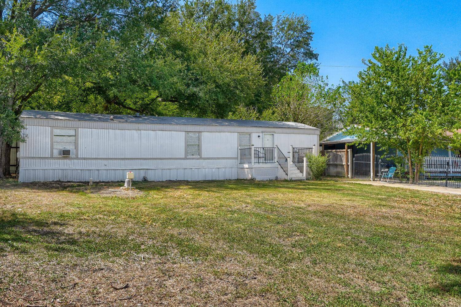 208 Circle DR, Buda, TX 78610