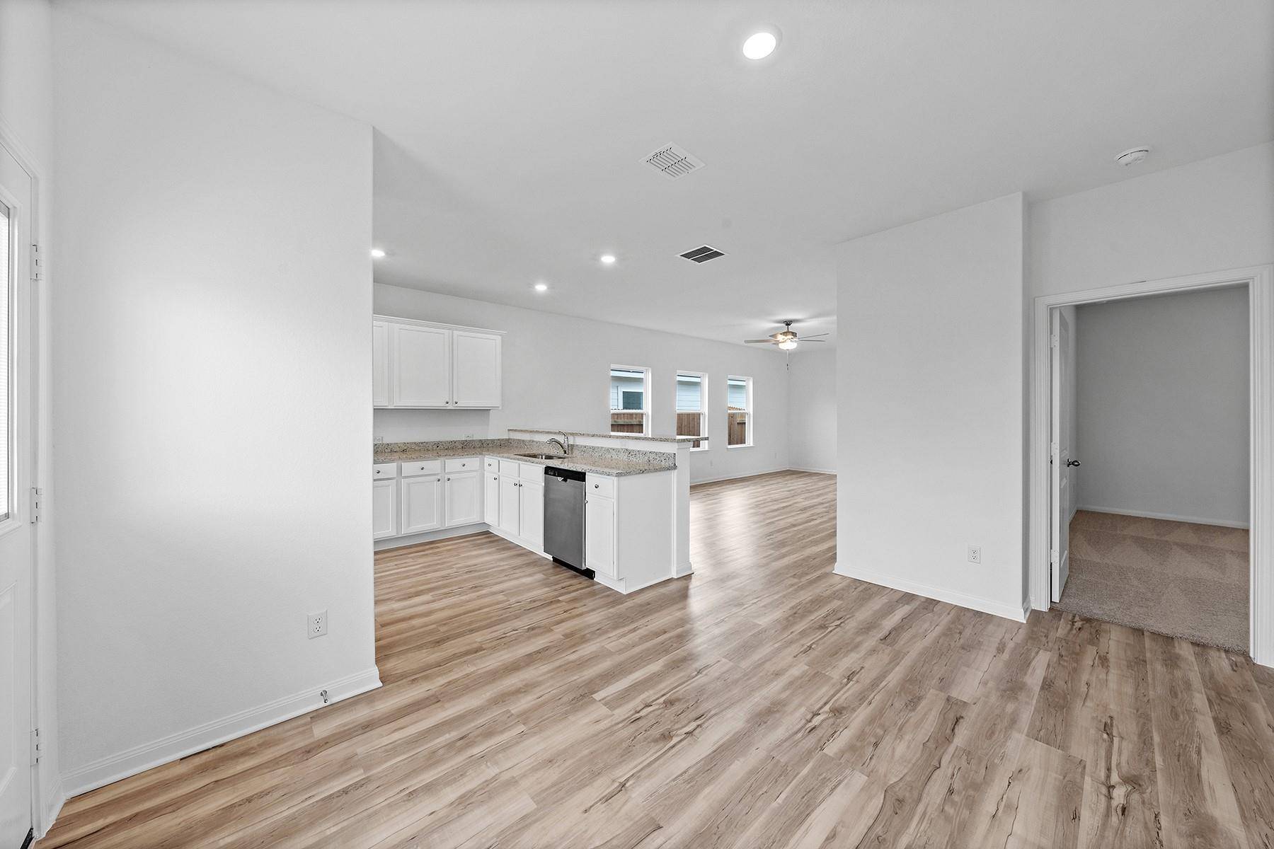 117 Paradise Canyon DR, Jarrell, TX 76537