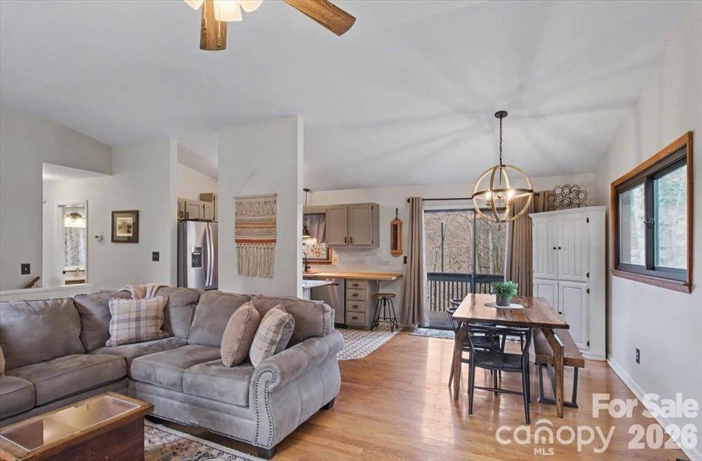 30 Whippoorwill DR, Weaverville, NC 28787